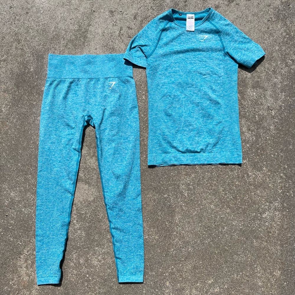 Gymshark Blue Matching short sleeve/leggings set. Size Medium